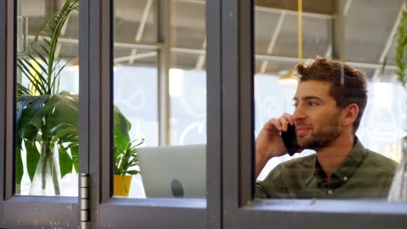 Man talking on mobile phone 4k