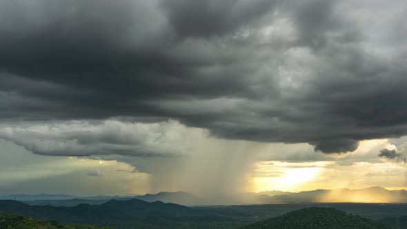 Thunderstorms on the horizon Time lapse.