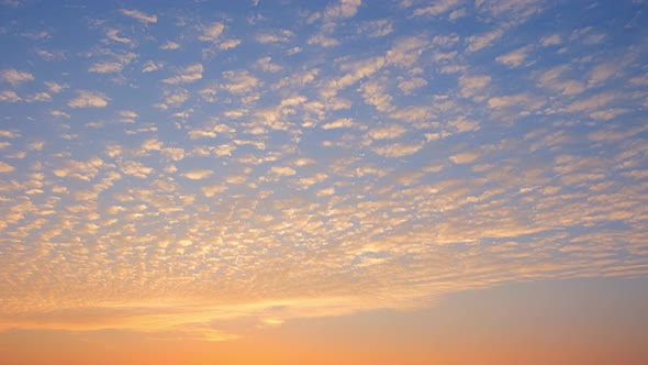 4K UHD : Timelapse of beautiful sky with clouds background