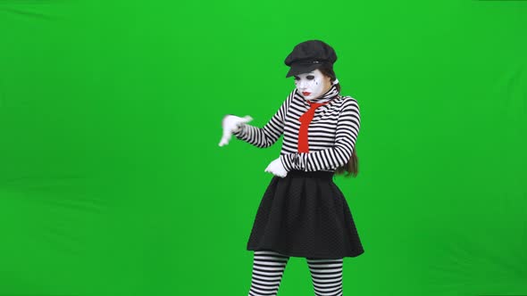 Mime Girl Is Hardly Pulling a Rope, Smiling. Chroma Key