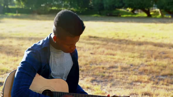 Man playing guitar at festival 4k