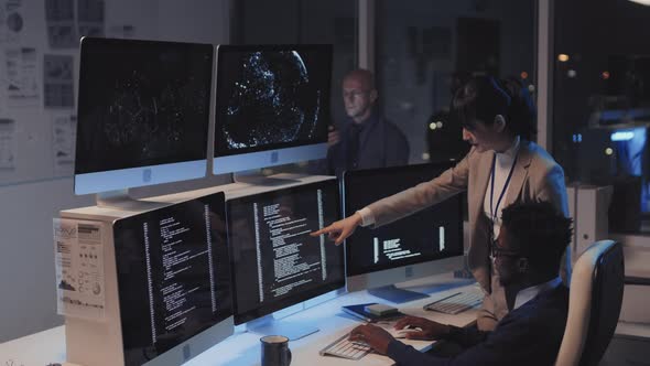 Woman Talking to IT Specialist