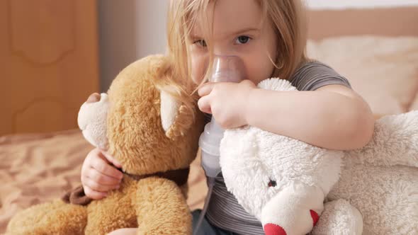 Little Girl Threeyearold Uses Nebulizer Inhaler Breathes Medicine