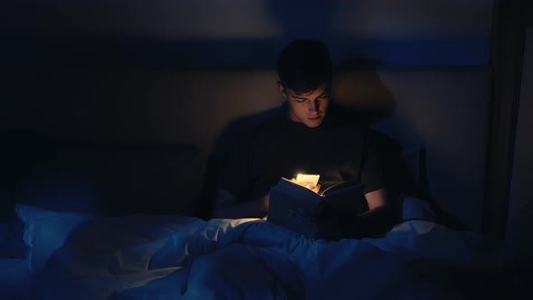 Night Reading Home Leisure Guy Book Phone Flash