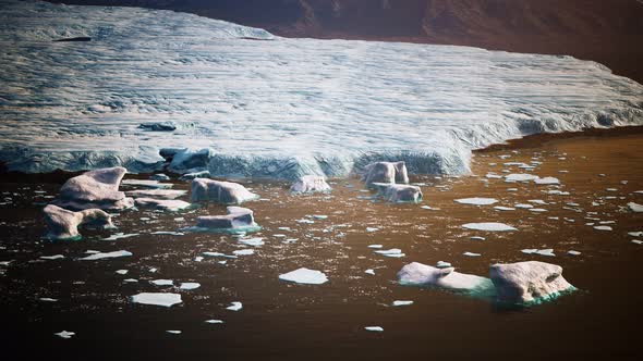 Many Melting Icebergs in Antarctica alt