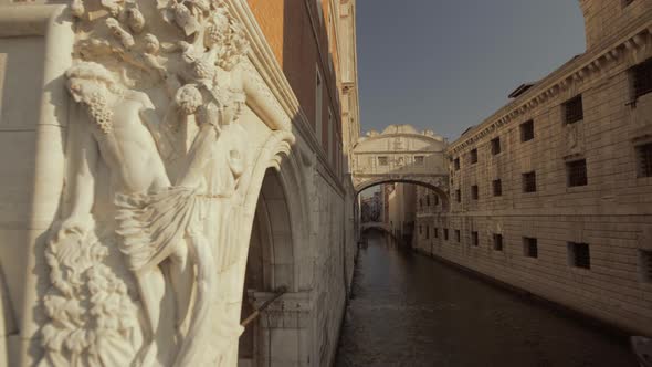 Bridge of Sighs in morning light, Wide shot, Venice, Italy