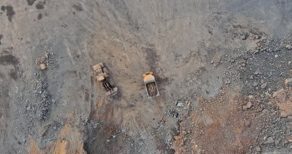 Industrial Escavation Minning Equipment of Big Yellow Truck Inside a Granite Quarry to Loading Dump