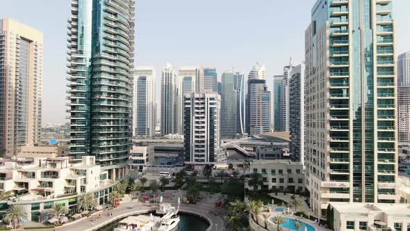 Destination Dubai Luxury Yachts Stunning Skyscrapers Business Towers