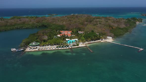 Turquoise Paradise - Isla Grande Colombia