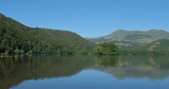 Lac Chambon, Murol, Puy de Dome, Massif Central, Auvergne, France