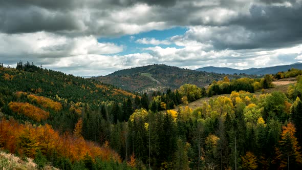 Autumn scenery in the mountains.