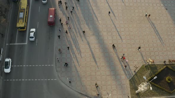 People Cross the Road alt