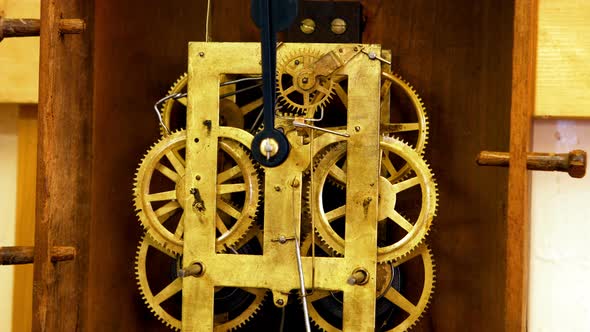 Watch mechanism with gears