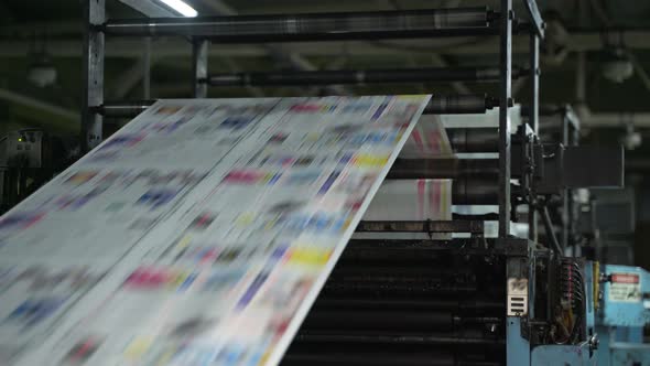 Color Printing of Newspapers on Large Machines Conveyor