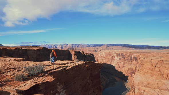 Young traveler on the edge 