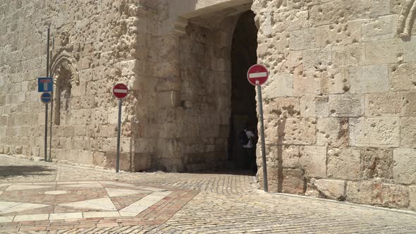 Entrance of one gate of Jerusalem alt