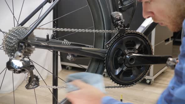 Bicycle workshop. Cleaning chain. Bike maintenance. 