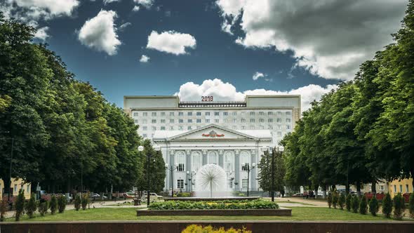 Gomel Belarus Julne 06 2018 Fountain In Square Overlooking The Gomel Regional Universal Library