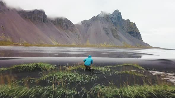 a photographer setting up a shot in horn beach iceland