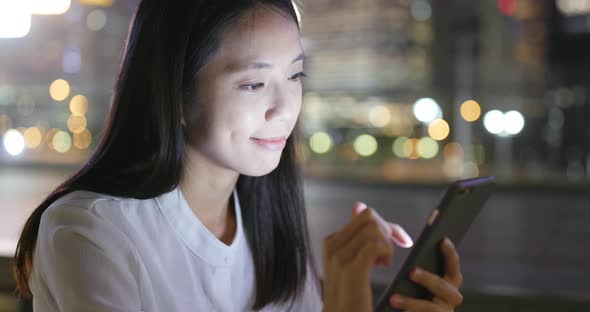 Business woman use of mobile phone at city