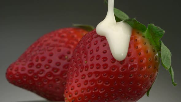 Strawberry with white chocolate, Slow Motion