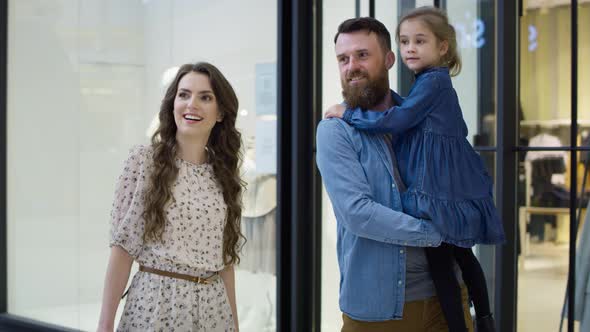 Handheld video of family shopping at the mall. Shot with RED helium camera in 8K.