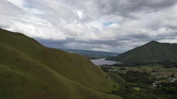 Holbung hills toba lake