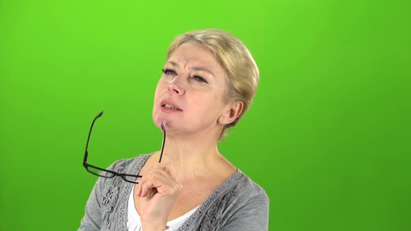 Idea Comes To the Woman . Green Screen