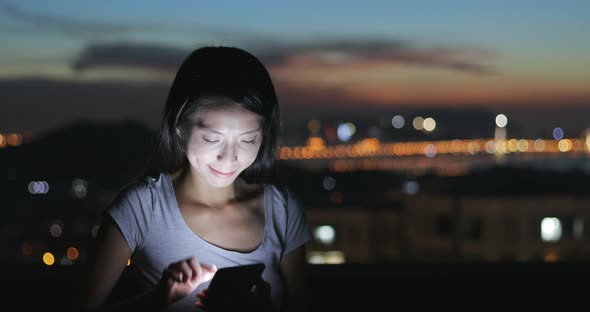 Woman using of cellphone with cityscape 