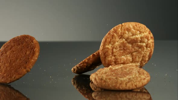 Cookies falling and bouncing in ultra slow motion 1500fps - reflective surface - COOKIES PHANTOM 