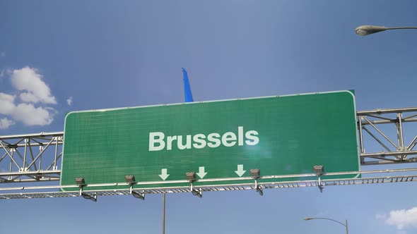 Airplane Landing Brussels alt