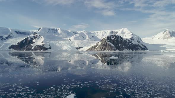 POV WS Snow covered mountains and ice floes in water at Neko Harbor / Antarctic Peninsula, Antarctic