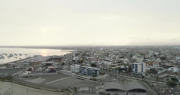 Manta downtoown at sunset - centro de manta al atardecer