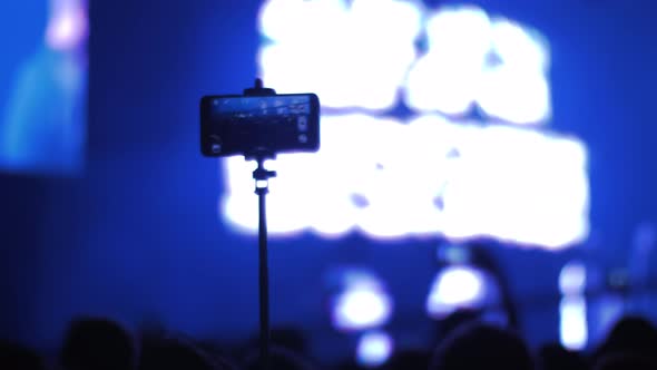 Shooting concert with cellphone