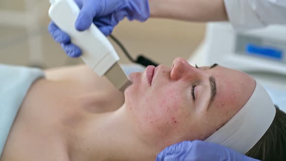 Cleaning Face Skin with Ultrasonic Machine