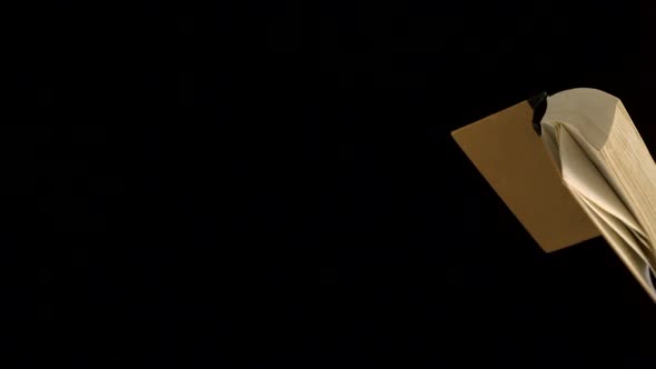 Book flying, Slow Motion alt