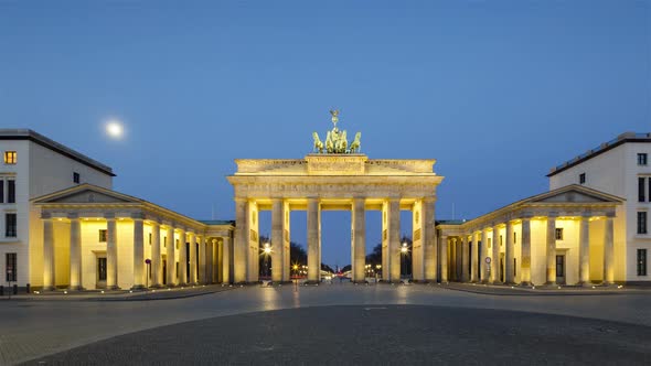 Night to Day Time Lapse of Brandenburg Gate, Berlin, Germany