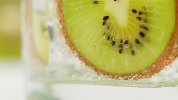 Kiwi Lemonade Macro