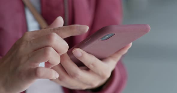 Woman use of mobile phone 