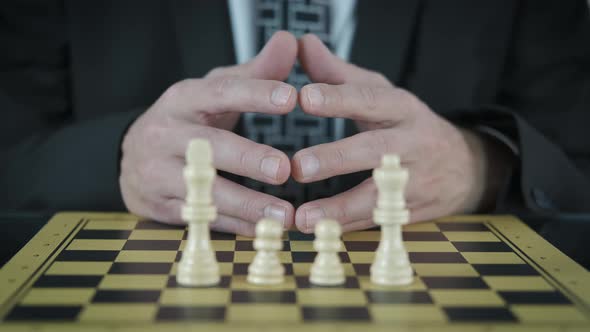 Decision on business chess.