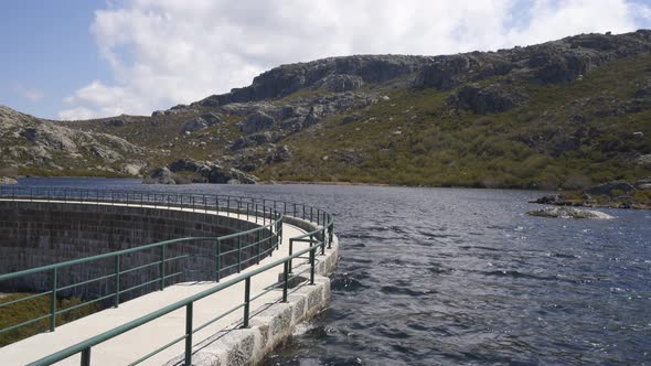 Lagoa do Covao do Forno in Serra da Estrela, Portugal