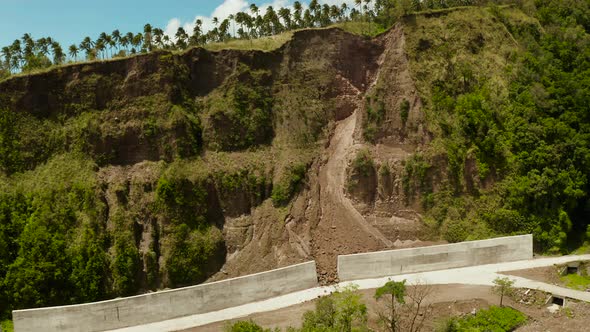 Antilandslide Concrete Barrier