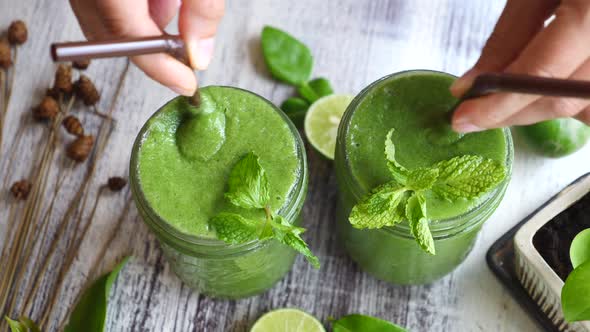 Healthy Vegan Green Spinach Smoothie With Mint
