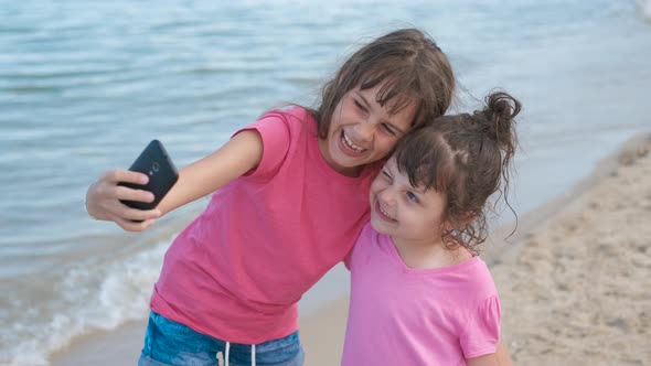 Funny selfie by the sea.