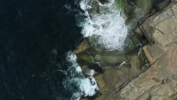 Sea Waves And Rocks, Pembe Kayalar