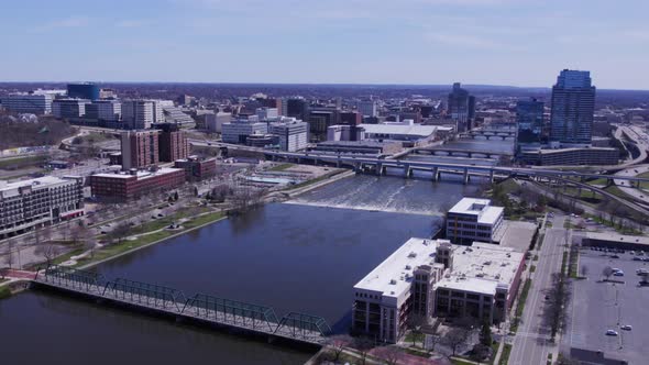 Grand River, Grand Rapids skyline and distant horizon, wide aerial pan