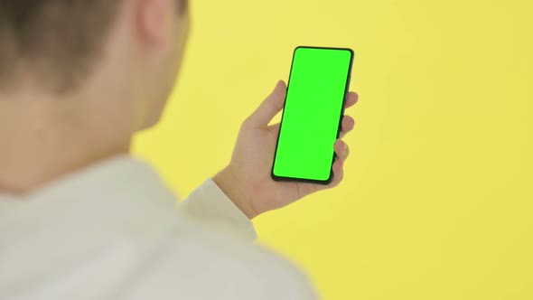 Using Smartphone with Green Screen Yellow Background