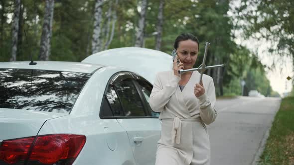 Female Consults By Phone About Changing a Tire