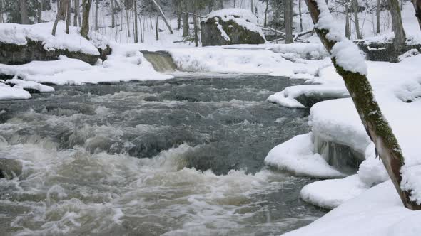 River in Winter alt