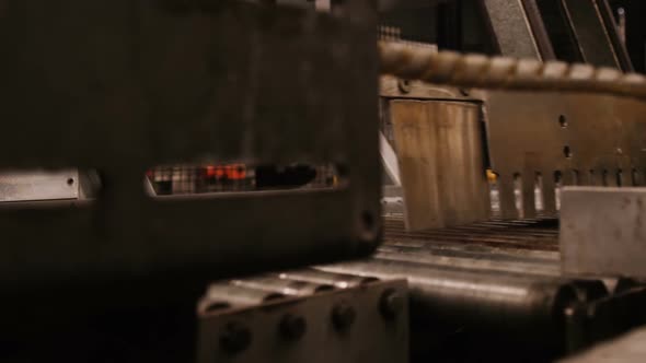 Machine separating juice bottles